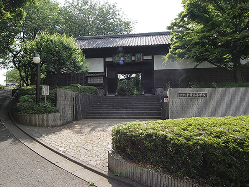 東葉高等学校正門（旧近藤家住宅長屋門）