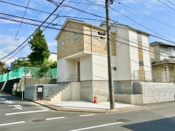 現地外観　角地