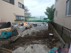 建築中の現地