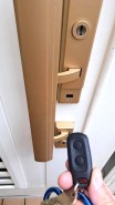 玄関の鍵は赤外線オートロック。ディンプルキーで更に防犯対策となっています