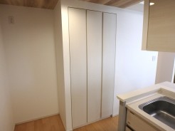 キッチン横の収納