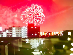 お部屋の真正面に季節によっては花火が綺麗に見えます