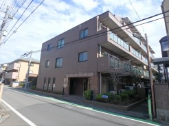 建物外観と前面道路