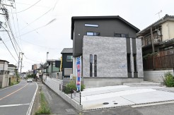 前面道路・現地外観