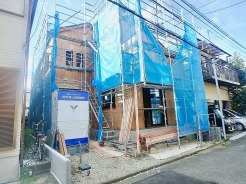 建築中の現地