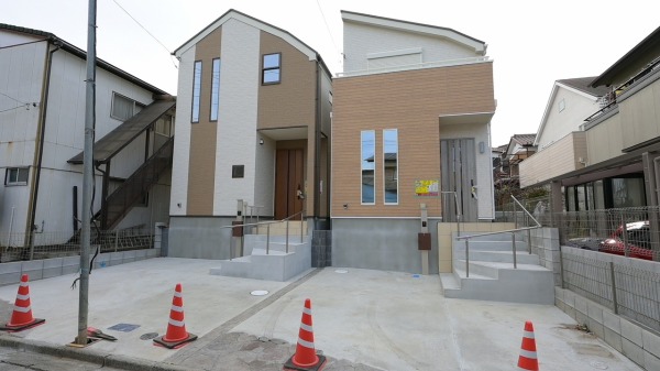 ◆充実している住環境・小中学校至近・新築住宅全２棟◆