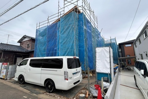 ※ リビング吹抜で採光が心地よい空間　習志野台の新築住宅 ※
