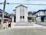現地正面の外観と6ｍ前面道路