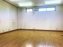 洋室15.7帖：とても広い空間なので、お部屋だけでなく事務所としてもお使い頂けます。