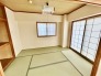 畳と壁の色がとても調和して落ち着いた雰囲気の空間です