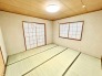 和室8帖と広い空間のお部屋です