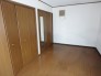 洋室８帖　クローゼットもたっぷり有るのでお部屋がスッキリです。