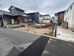 1号棟 西側から見た現地と前面道路
(2026年7月5日)撮影